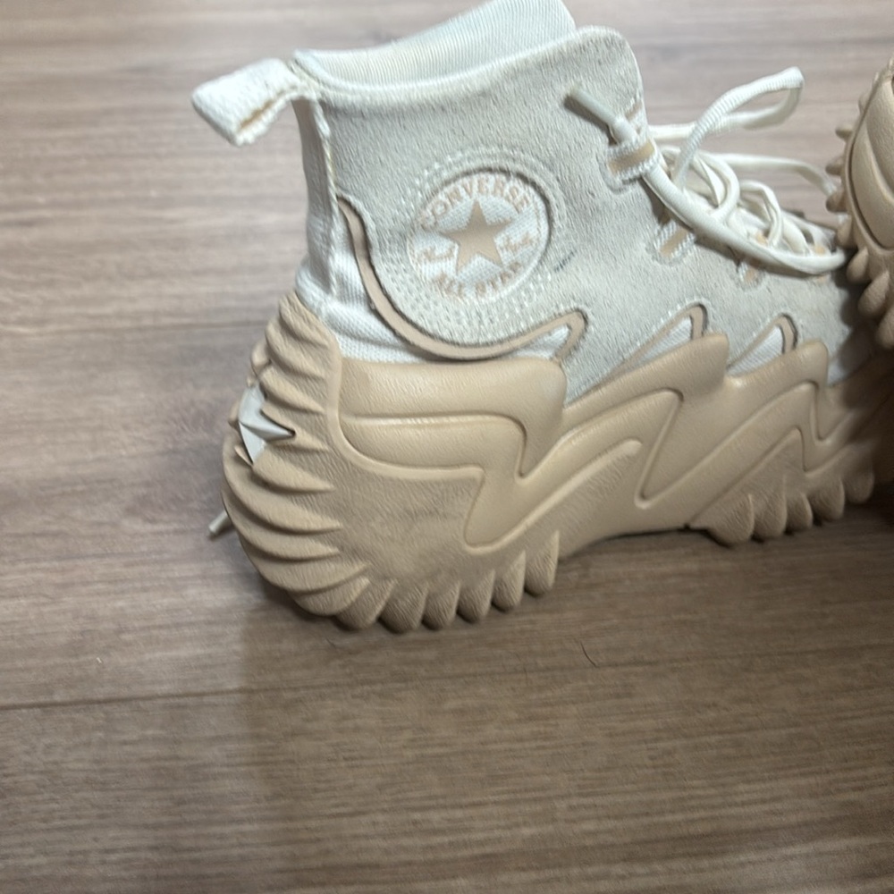 Converse - Picture 2 of 2